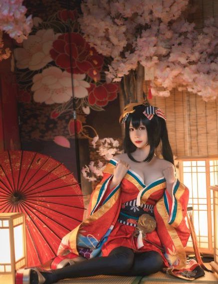犹为离人照落花